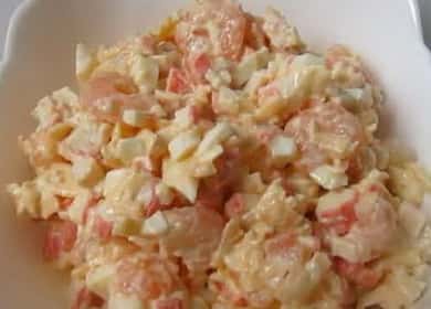Salade de crevettes et bâtonnets de crabe recette étape par étape avec photo