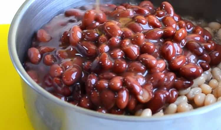 To prepare the salad, prepare the beans