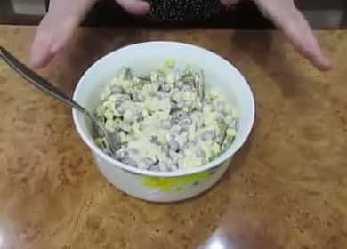 Comment apprendre à cuisiner une délicieuse salade avec des haricots et des craquelins