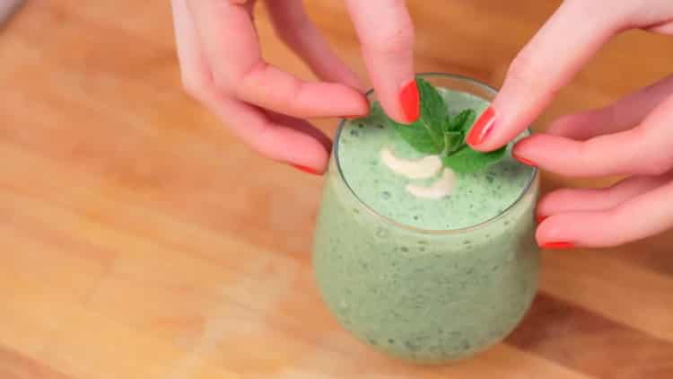 Spinach smoothie σε μια συνταγή βήμα προς βήμα με φωτογραφία