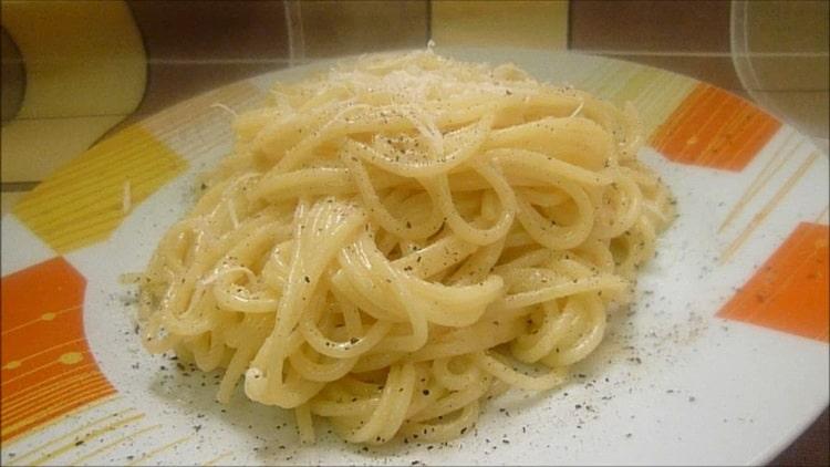 spaghetti au fromage prêt