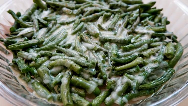 recette de haricots verts dans une casserole prête