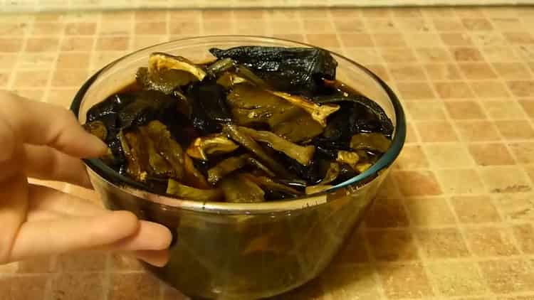 Cooking dried mushroom soup with barley