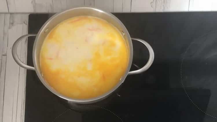 sopa de queso de camarones lista