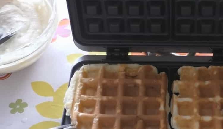 How to learn how to cook delicious cottage cheese waffles in a multi-bakery