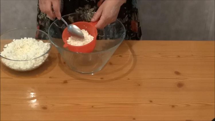 To prepare the pudding, prepare the ingredients