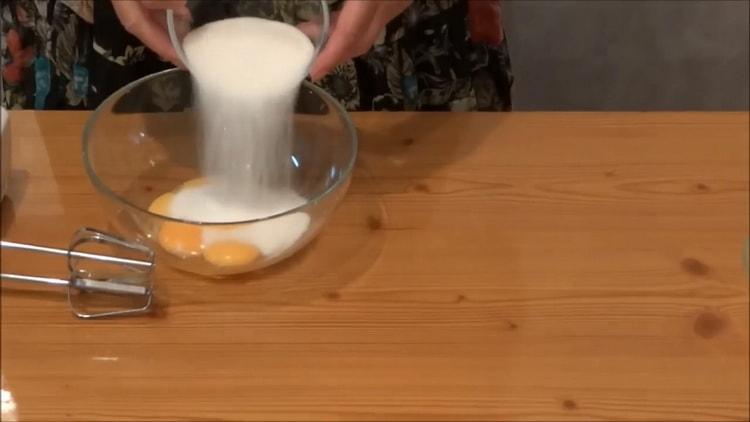 Beat the yolks to make a pudding.