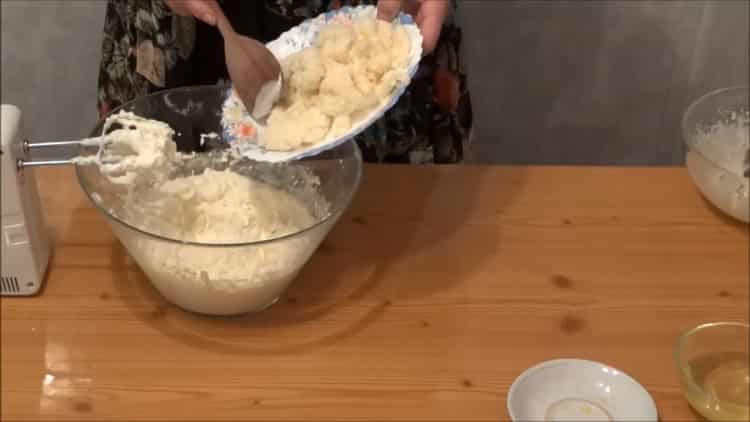Add semolina to make pudding