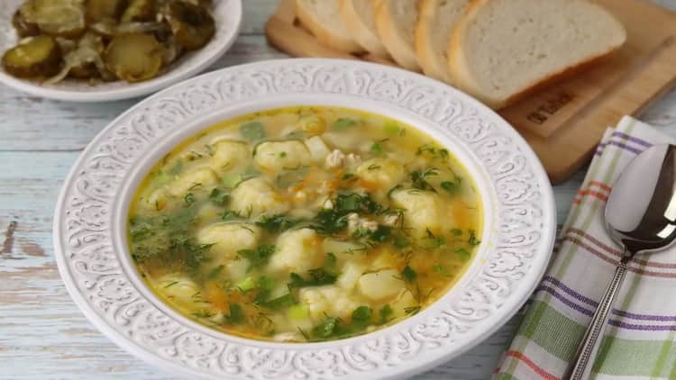 Sopa de albóndigas está lista