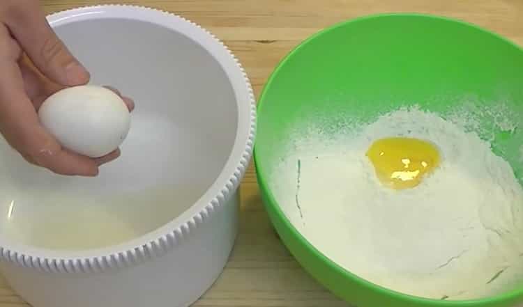 To prepare the dough, separate the proteins from the yolks