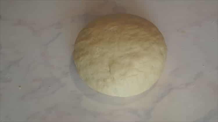 Roll the dough to make kefir dough