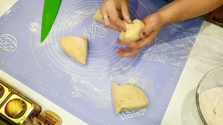 Divide the dough for cooking