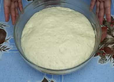 Pâte sur un bouillon de pommes de terre selon une recette étape par étape avec une photo