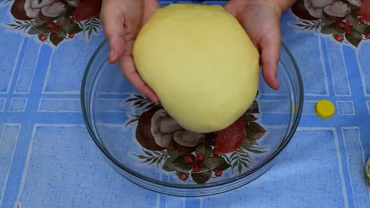 Prepara los ingredientes para la masa.