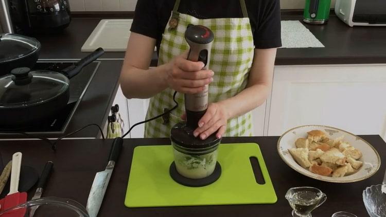 Pour préparer des boulettes de viande, préparez les ingrédients