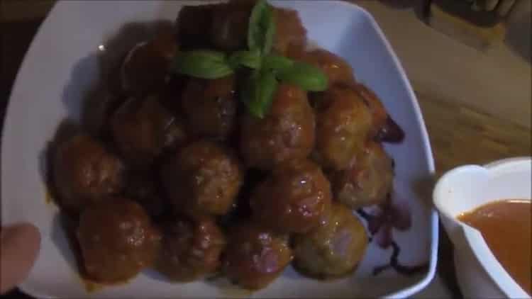 Comment apprendre à cuire de délicieuses boulettes de viande à la sauce tomate au four