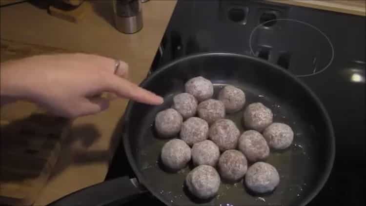 cocinar albóndigas, saltear carne picada