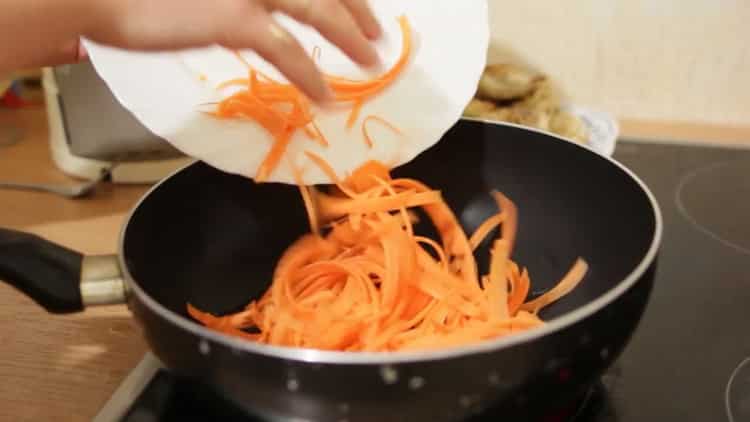 Cuire les boulettes de viande, faire frire les carottes