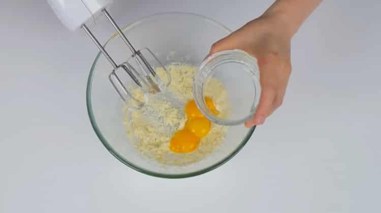 To prepare the cake, grind the yolks