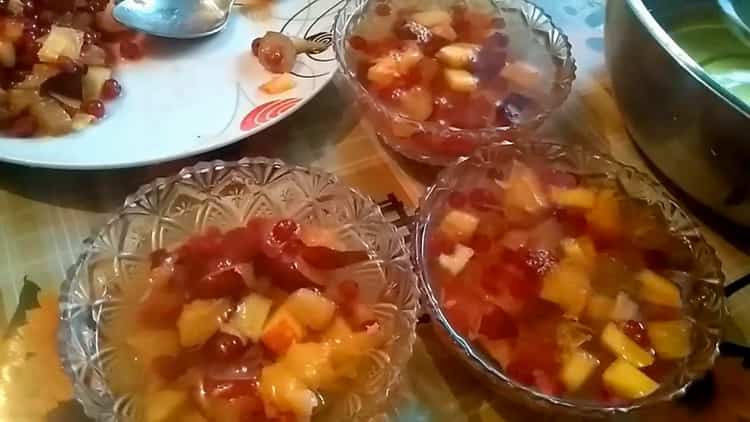 To make fruit jelly, pour the jelly berries