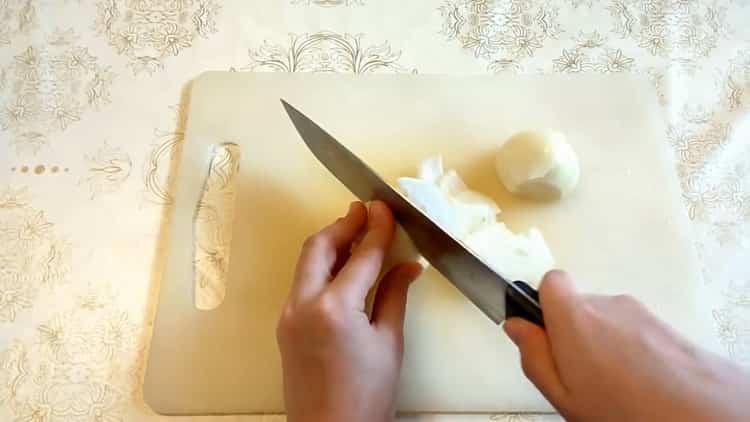 Prepara los ingredientes para cocinar.