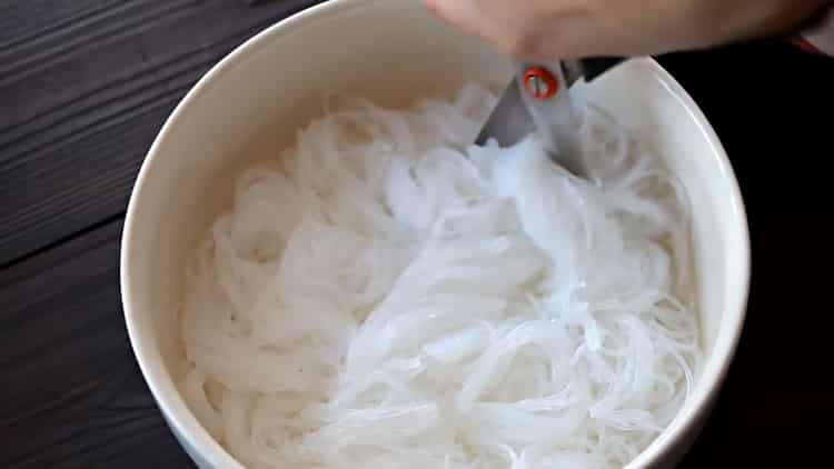 Para hacer una ensalada, corta la fruncheza