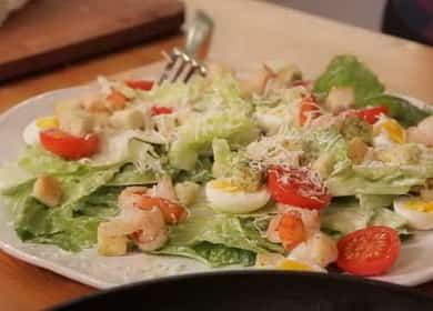 Salade César aux crevettes recette étape par étape avec photo