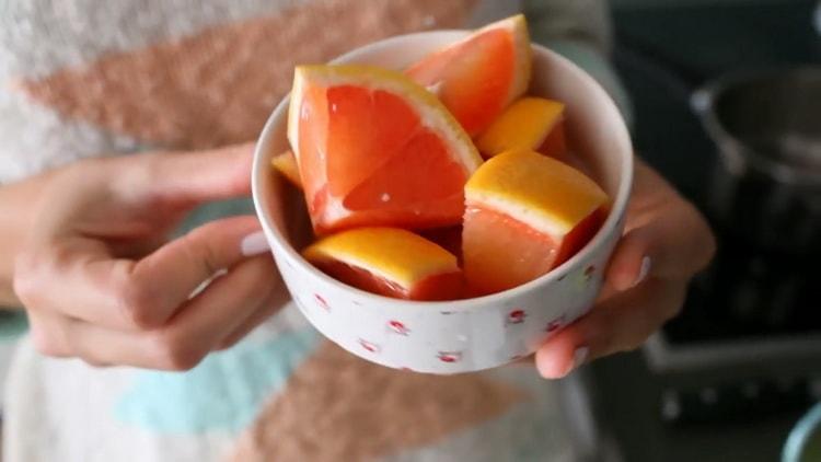 To make tea, cut grapefruit