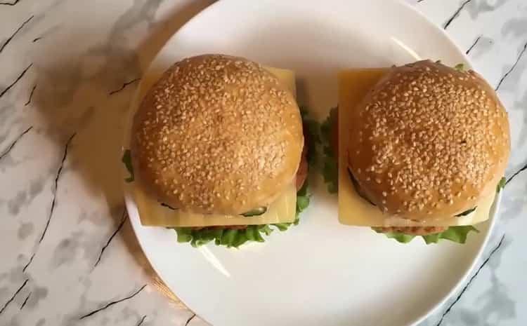 Delicious chickenburger with chicken at home
