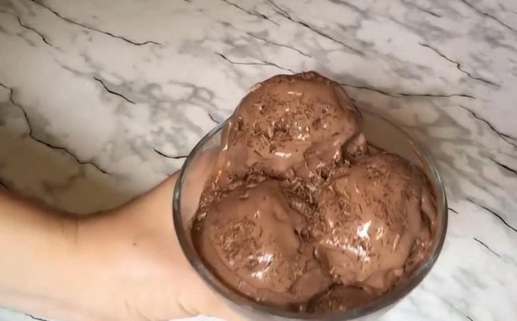 čokoladni sladoled je spreman