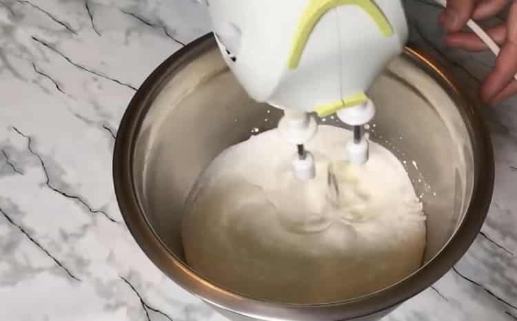 Fouetter la crème pour faire de la glace