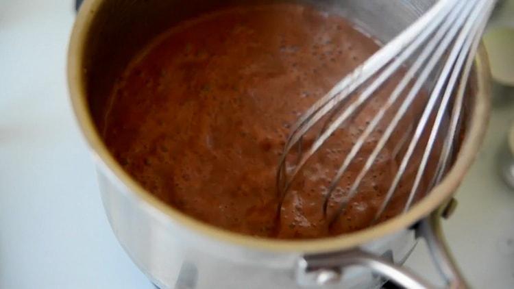 Mélangez les ingrédients pour faire un pudding.