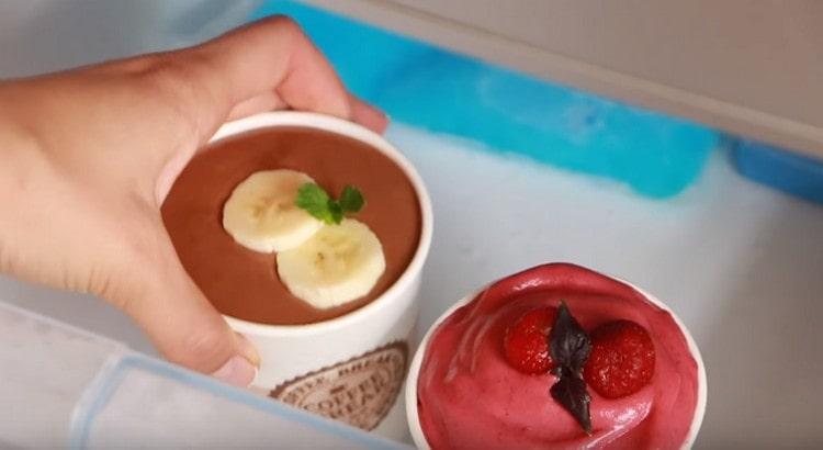 Mettez le sorbet à la banane au congélateur.