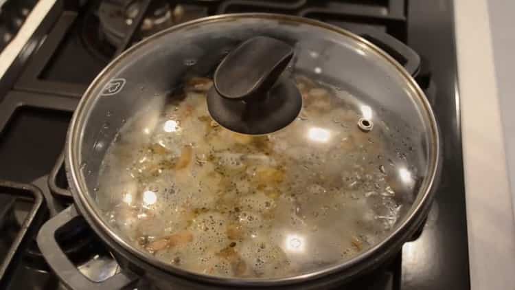 Para preparar trigo sarraceno, prepare los ingredientes.