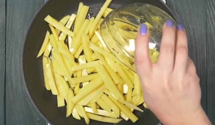 Cut the potatoes into strips and fry.