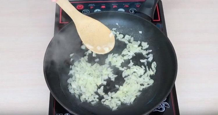 Fry onion in vegetable oil.