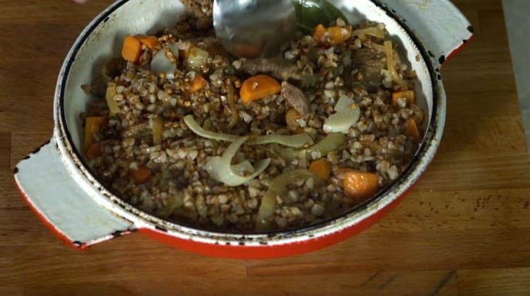 Such buckwheat with beef is an excellent full-fledged dish.