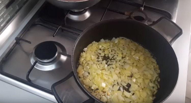 Fry onion in vegetable oil.