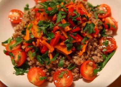 Alforfón muy sabroso con verduras: cocinamos según una receta paso a paso con una foto.