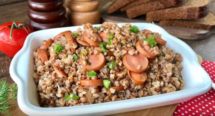 Buckwheat with sausages will be even tastier if sprinkled with herbs when serving.