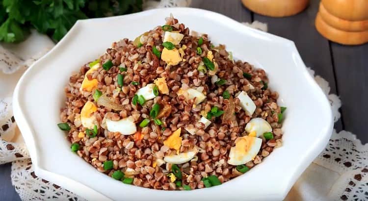 Appetizing buckwheat with egg is ready.