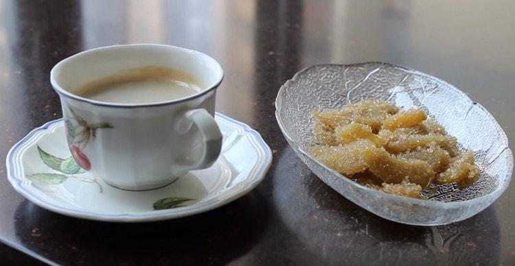 Le gingembre en sucre sera un bon ajout au thé et au café.