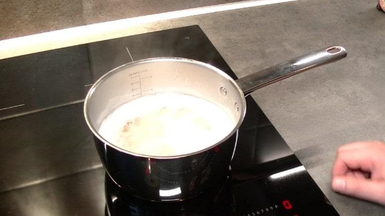 Bring the porridge to a boil.