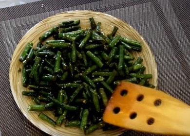 All about how to cook frozen green beans in a pan: a quick step by step recipe with a photo.