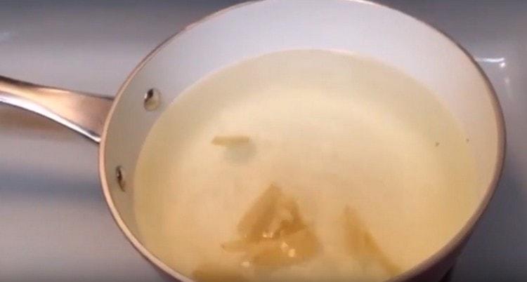 Dip slices of ginger in boiling water.