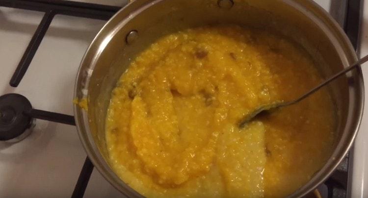 Such corn porridge with pumpkin turns out to be sweet and very tasty.
