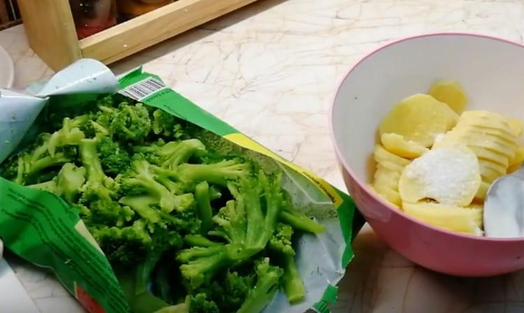 We cut broccoli into inflorescences.