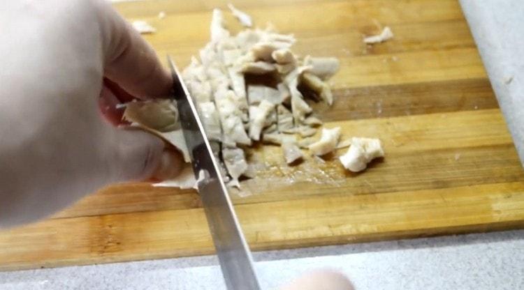 Chop the chicken meat.