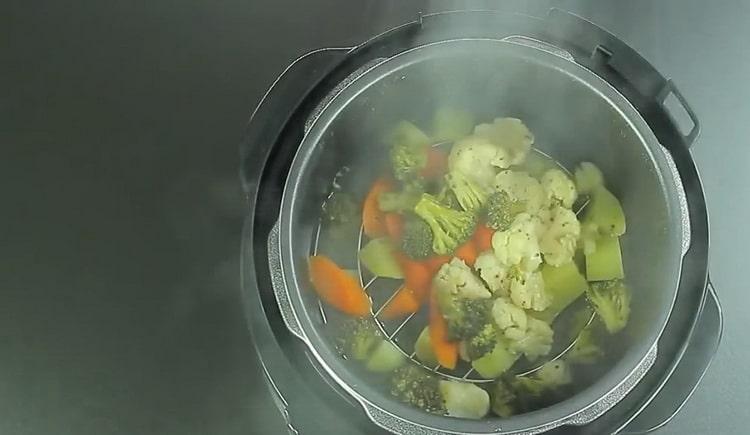 brocoli cuit à la vapeur prêt