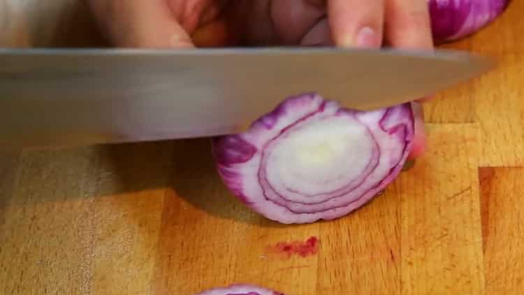 Chop the onion to make a hamburger